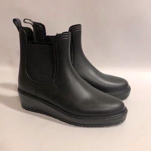 Olivia &Kate Rain Shies Sz 10